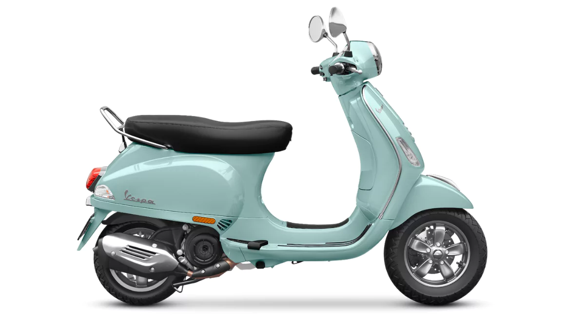 Vespa 125 भारत में रेट्रो लुक्स, 124cc दमदार इंजन, 45 kmpl माइलेज, ₹1.33 लाख से शुरू!